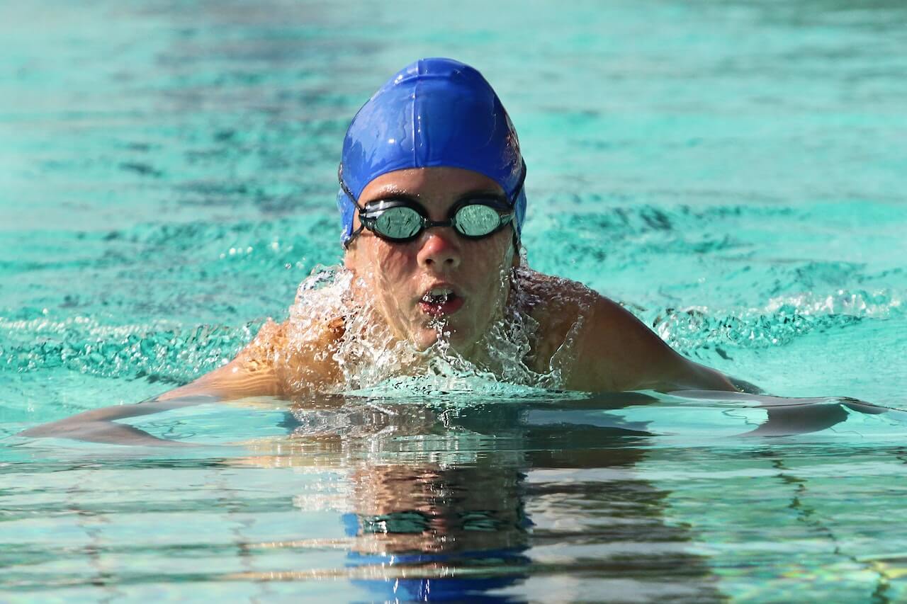 Cómo limpiar gafas de natación: trucos y consejos útiles